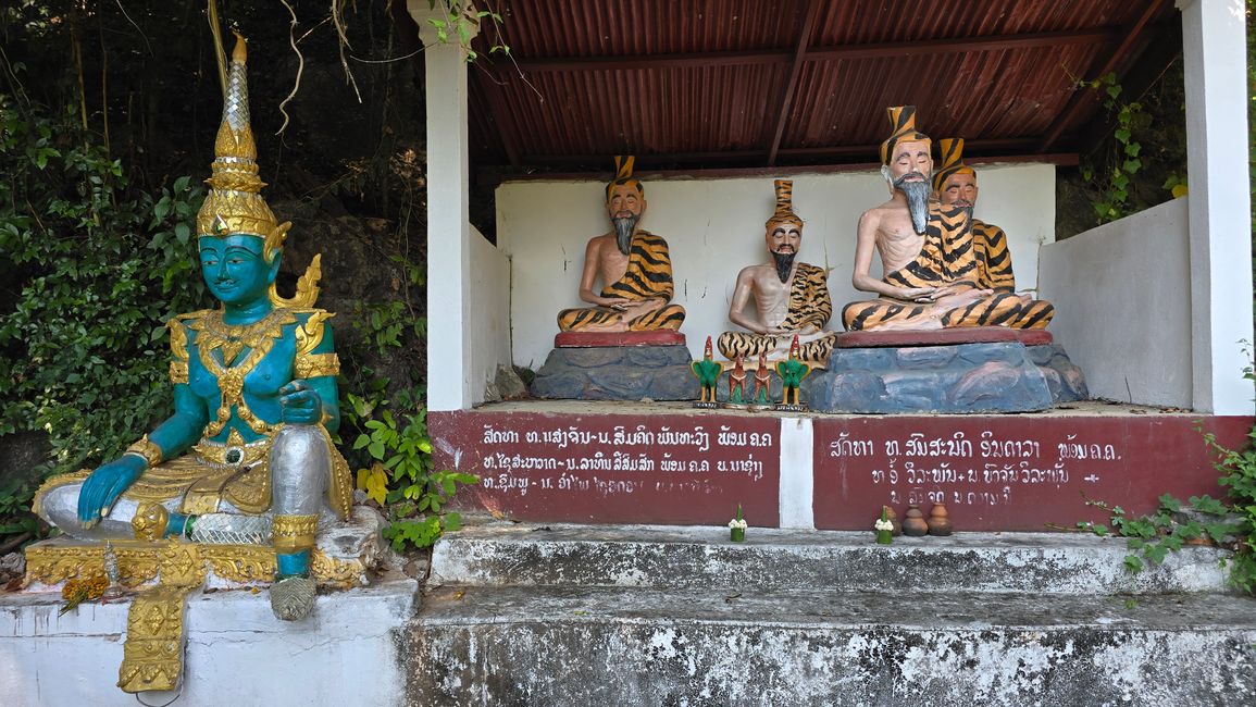 Une journée au bord de la rivière et les petits temples de l'autre côté de la rivière