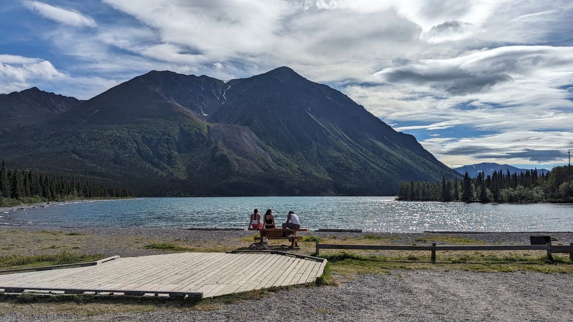 Tag 27: Bärenshow & fantastische Bergwelten - zurück nach Yukon/Kanada