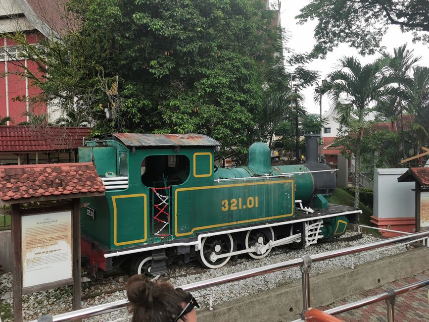 ... vieux train devant le musée national ... où je n'étais pas entré ...