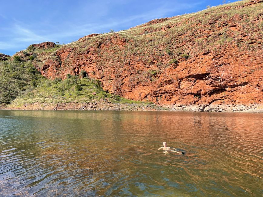 Bain dans un bras du lac