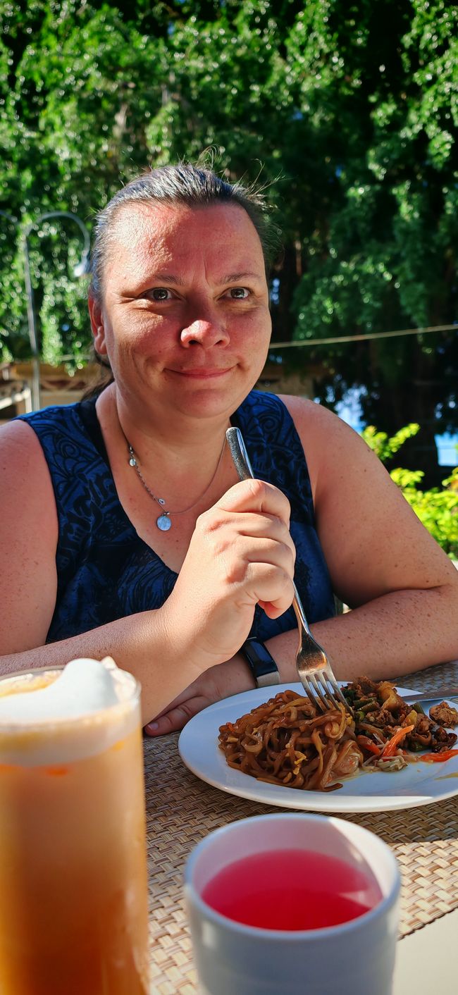 Thai Tee und Pad Thai zum Frühstück 
