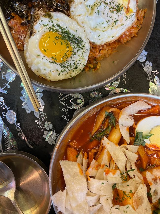 Teobboki und  Kimchi Reis