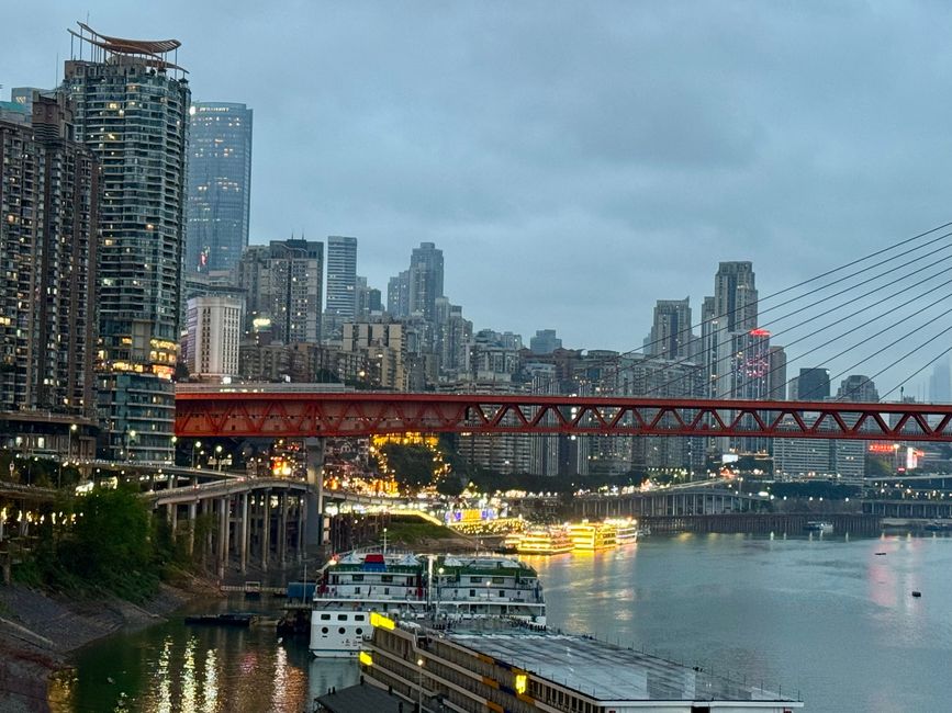 With the Bullet Trains 🚅
CHINA 🇨🇳 & JAPAN 🇯🇵 Discovering      
Part 3: Chongqing