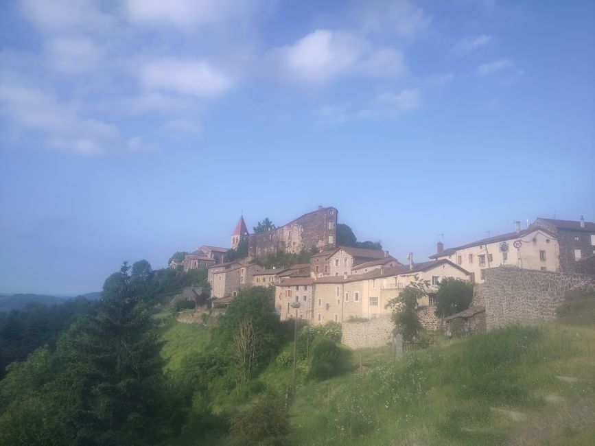 sur le plateau d'Aubrac, à Le Puy-en-Velay et jusqu'au Rhône...