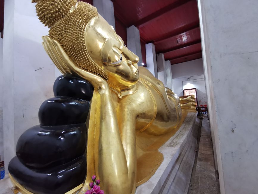 ... il primo Buddha disteso di oggi ...