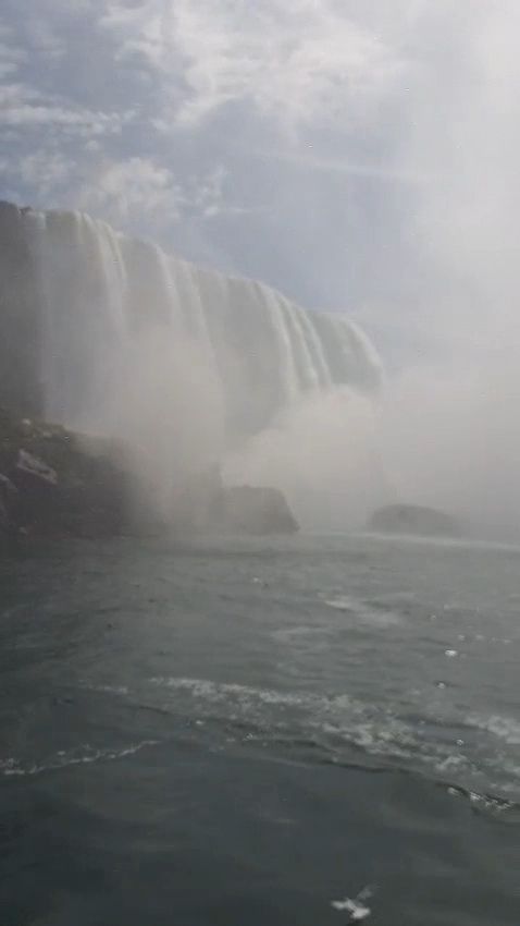 Bootsfahrt bis kurz vor den Horseshoe Fall