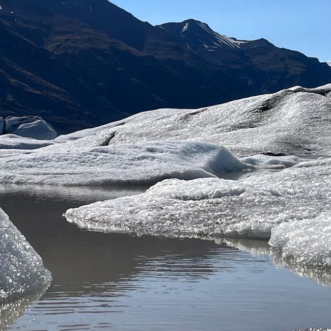 Faire du kayak sur le lac glaciaire