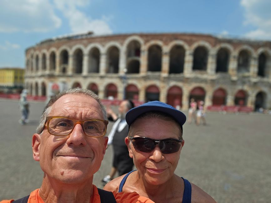 Verona: MundM in front of the arena