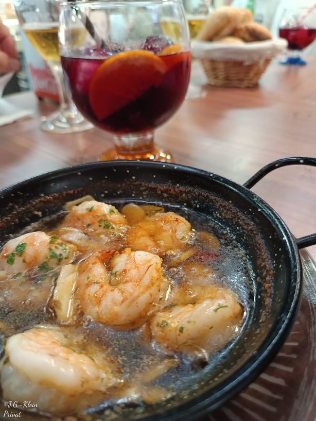 Gambas al Ajillo und Sangria