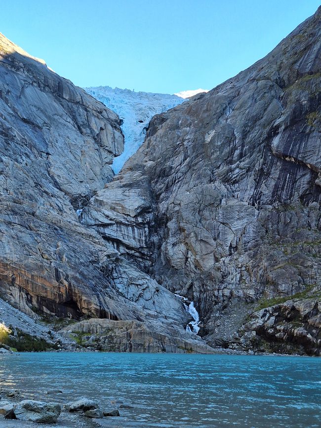 Brinksdalsbreen mit Gletschersee