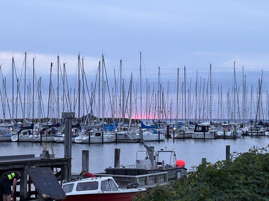 Abenstimmung im Hafen vom Stellplatz