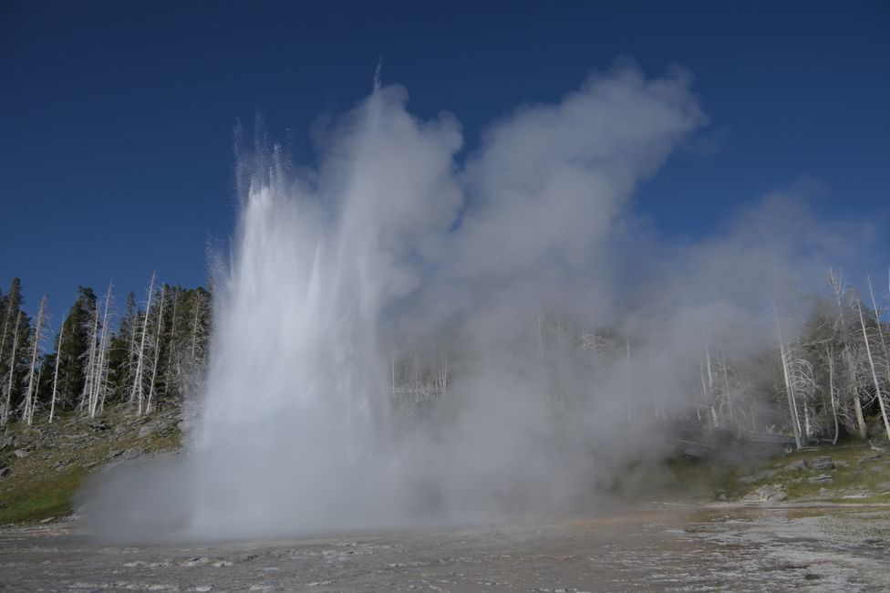 Bassin supérieur des geysers - Geyser Grand
