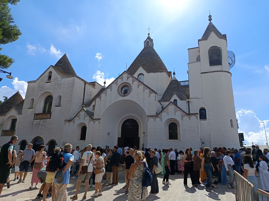 Alberobello, die Stadt aus weißen Zipfelmützen