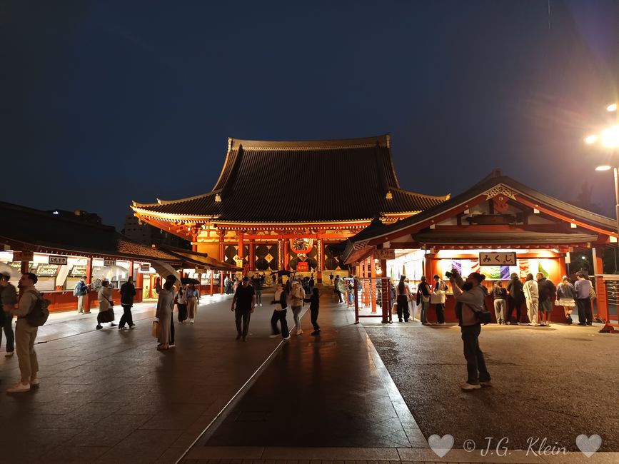 Tokyo
Asakusa al chiaro di luna