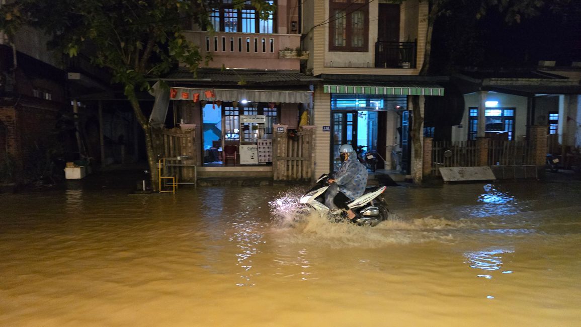 会安在雨中!诅咒还是祝福?