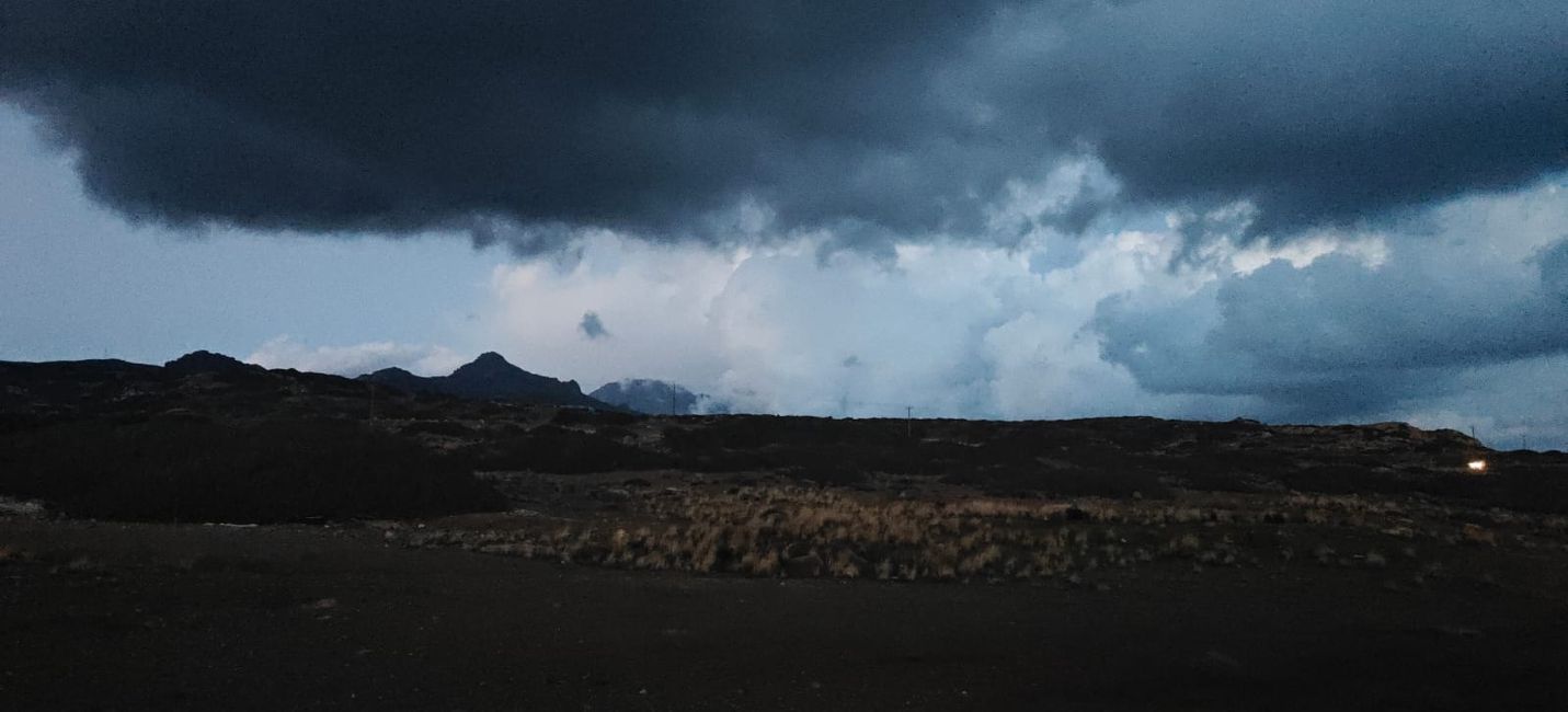 Al este de Ierapetra en un acantilado