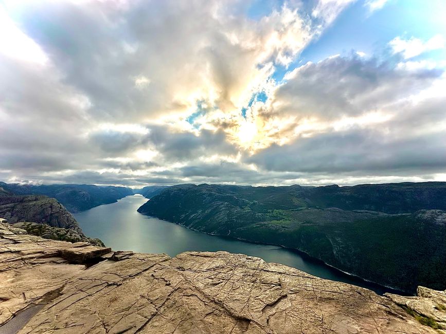 Recuerdos del Preikestolen... qué emoción nos da poder disfrutar de estas vistas nuevamente