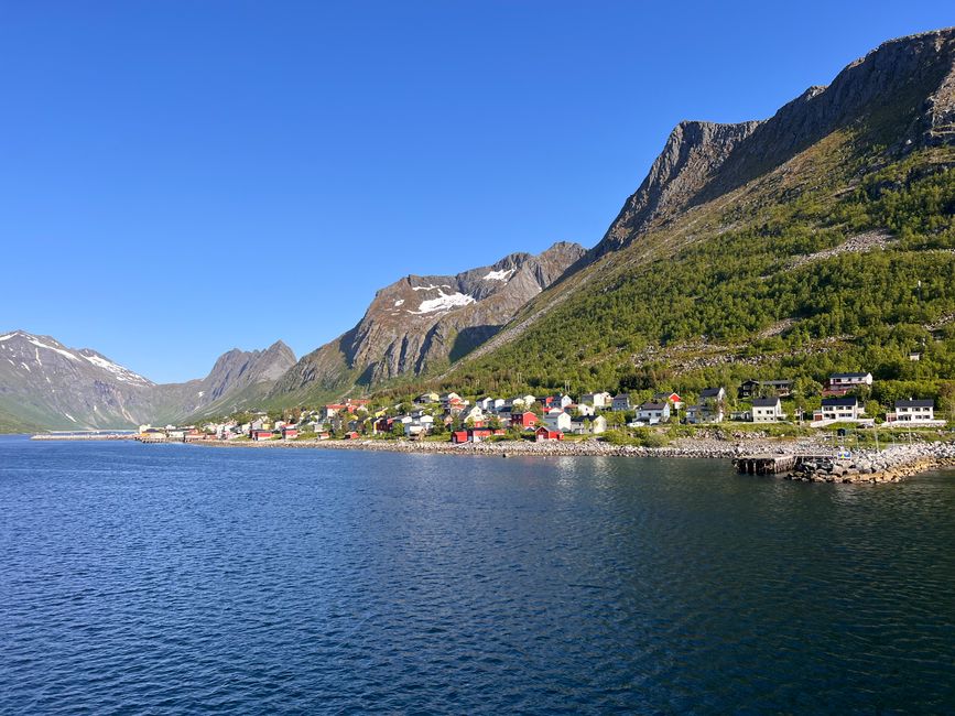 Einfahrt mit der Fähre nach Senja