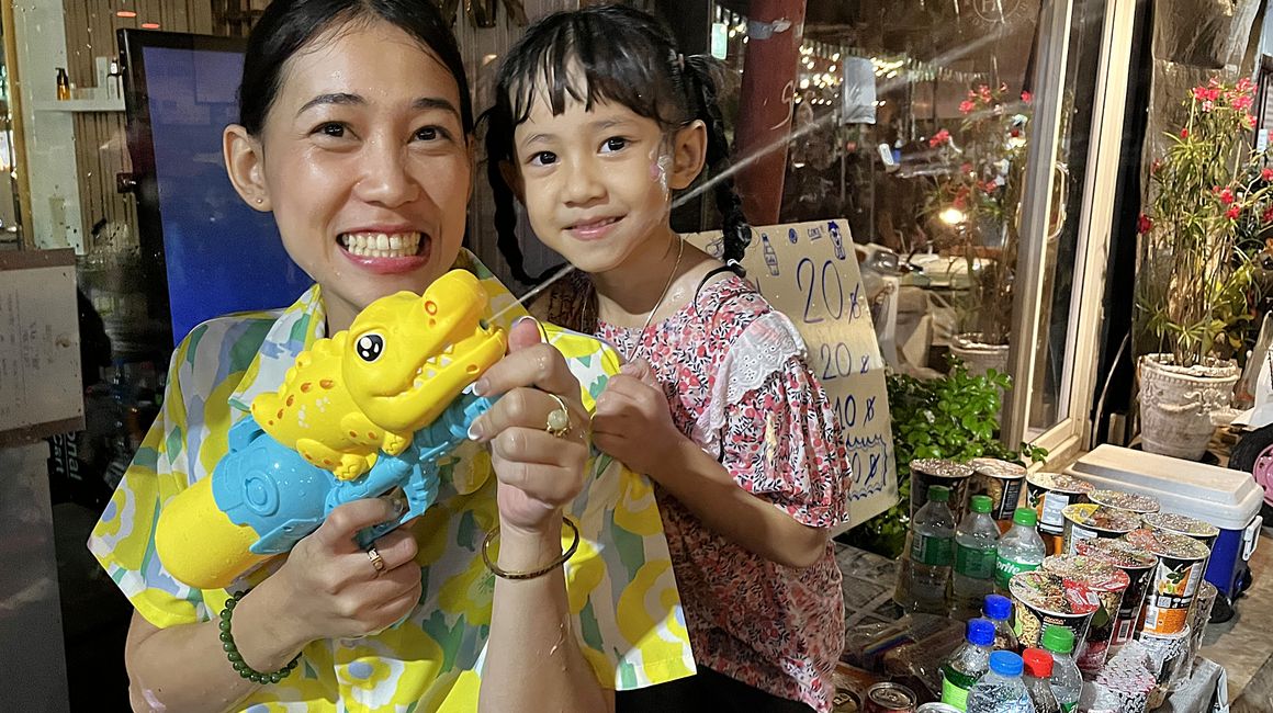 An Songkran werden alle nass