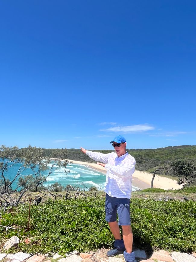 Noosa: Hiking Trails, Encounters & a Monitor Lizard Blocking My Path