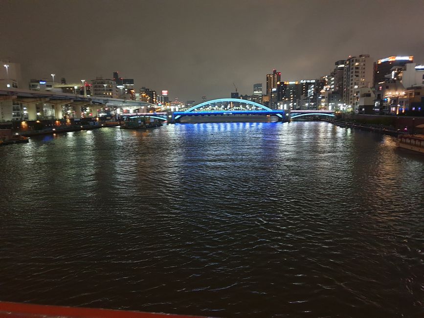 在隅田川上