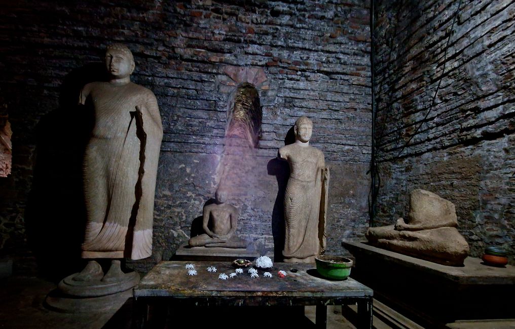 Polonnaruwa - 1000 años de historia y algo aprendido.
