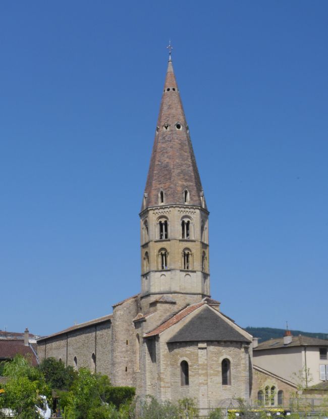 Noch nicht das alte Kloster,  sonder nur der Kirchturm im Vorort 