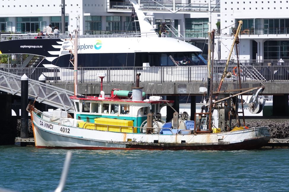 Rivage du port et skyline d'Auckland ....