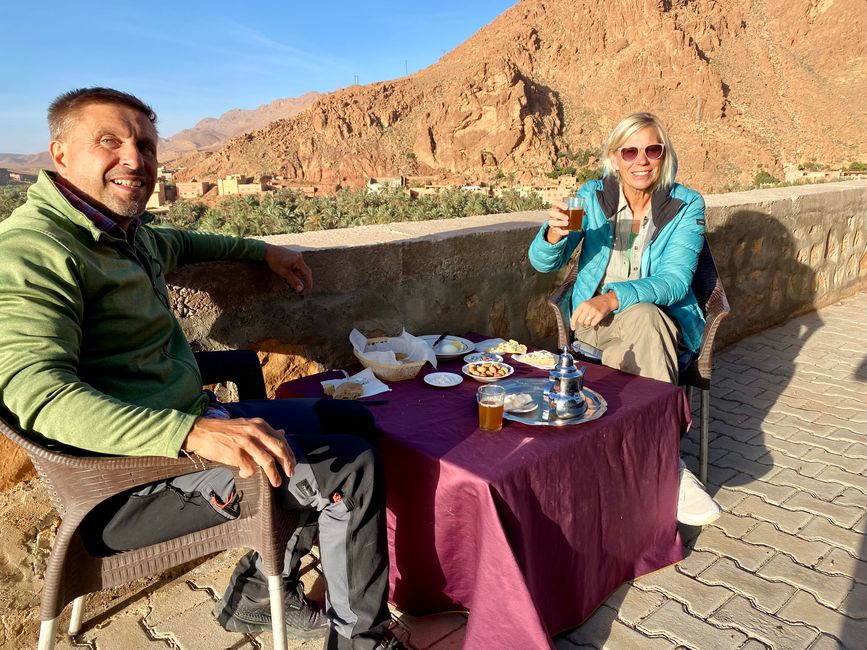 In the morning, Addi prepared breakfast for us - he even stayed overnight in his snack bar for this