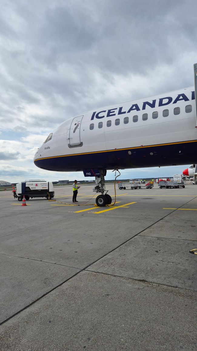 Day 2: From Frankfurt to Wintry Reykjavik – Between Anticipation, Volcano Power, and Storm Warning