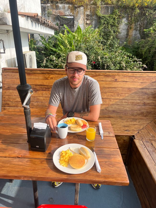 Colin top motiviert am morgen des Aufstieges zum Acatenango