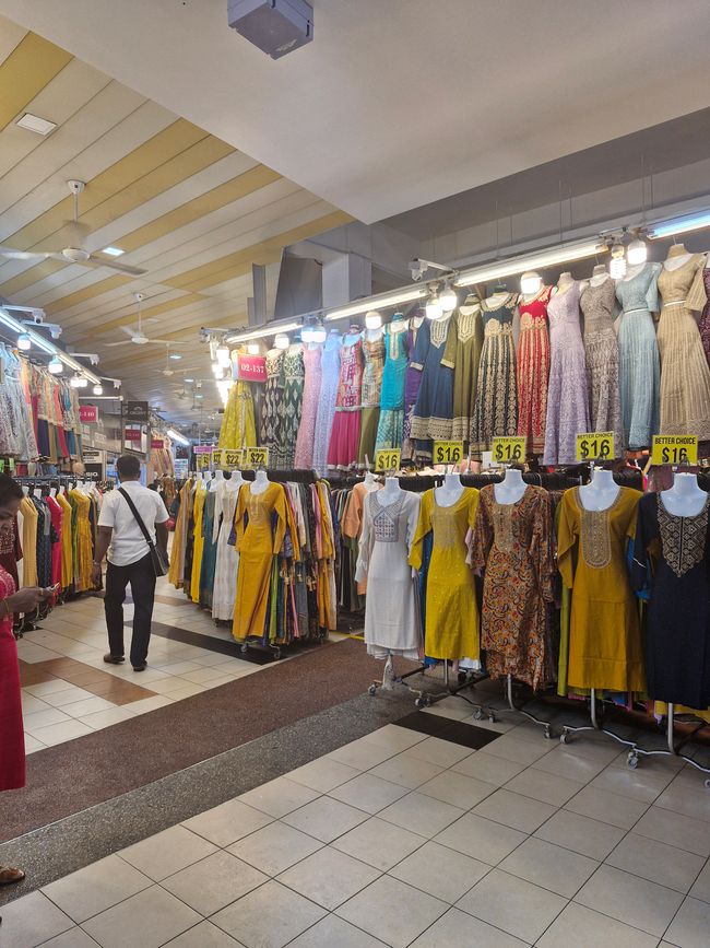 Kleidung im Hawkercenter