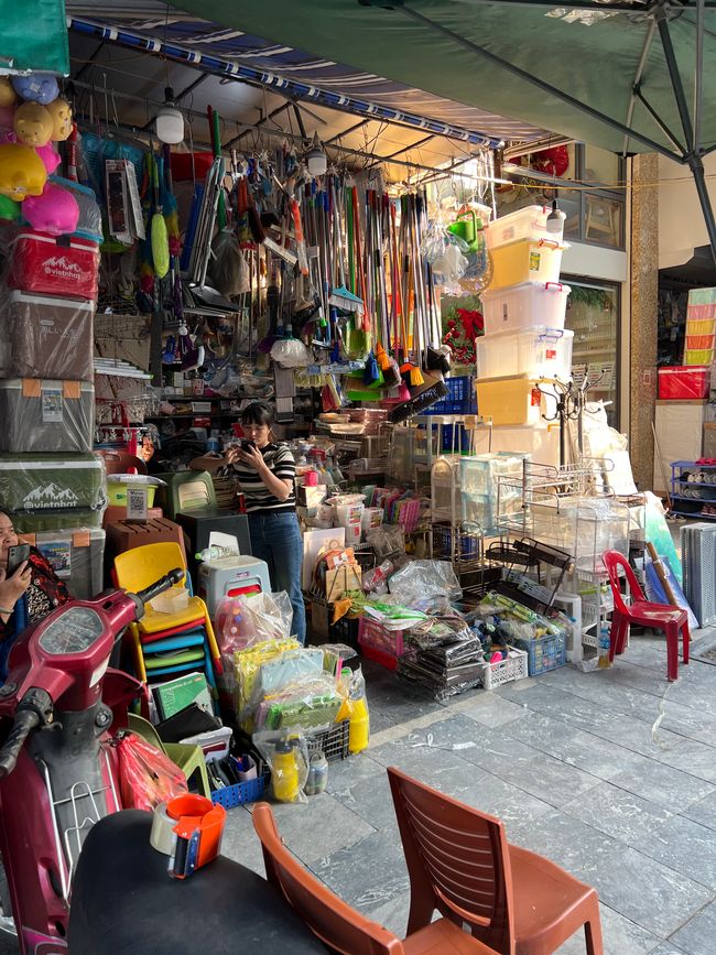 Hanoi-Tag 2: Überfüllte Läden, eine schwierige Challenge und das Abenteuer Train Street