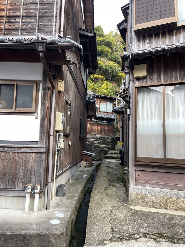 25.Capítulo: Un hermoso pueblo pesquero deshabitado y sentados en una maceta en Amanohashidate