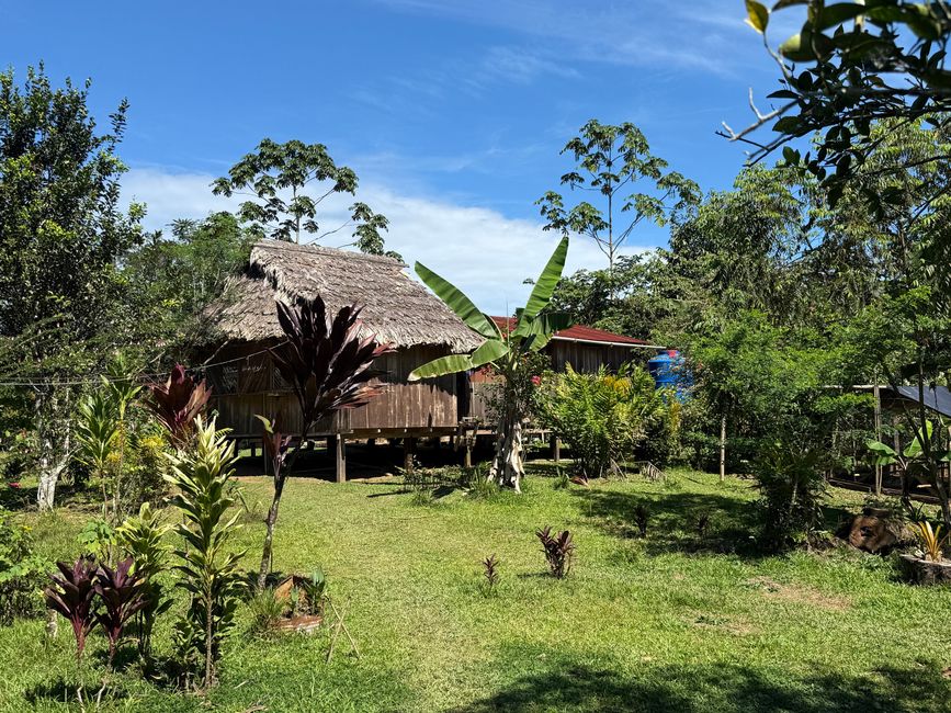 Die ersten Häuser des Dorfs