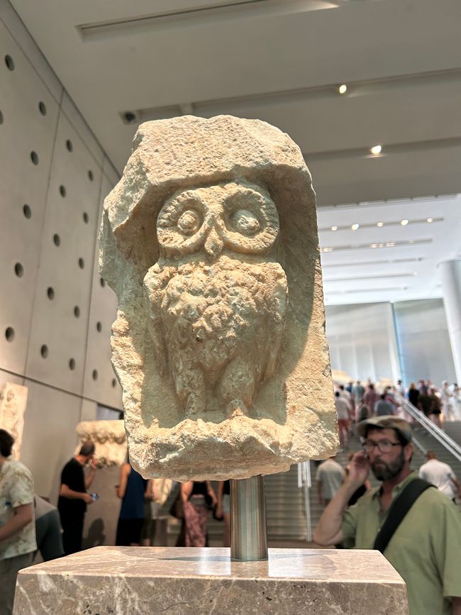 Eulenstele aus Marmor