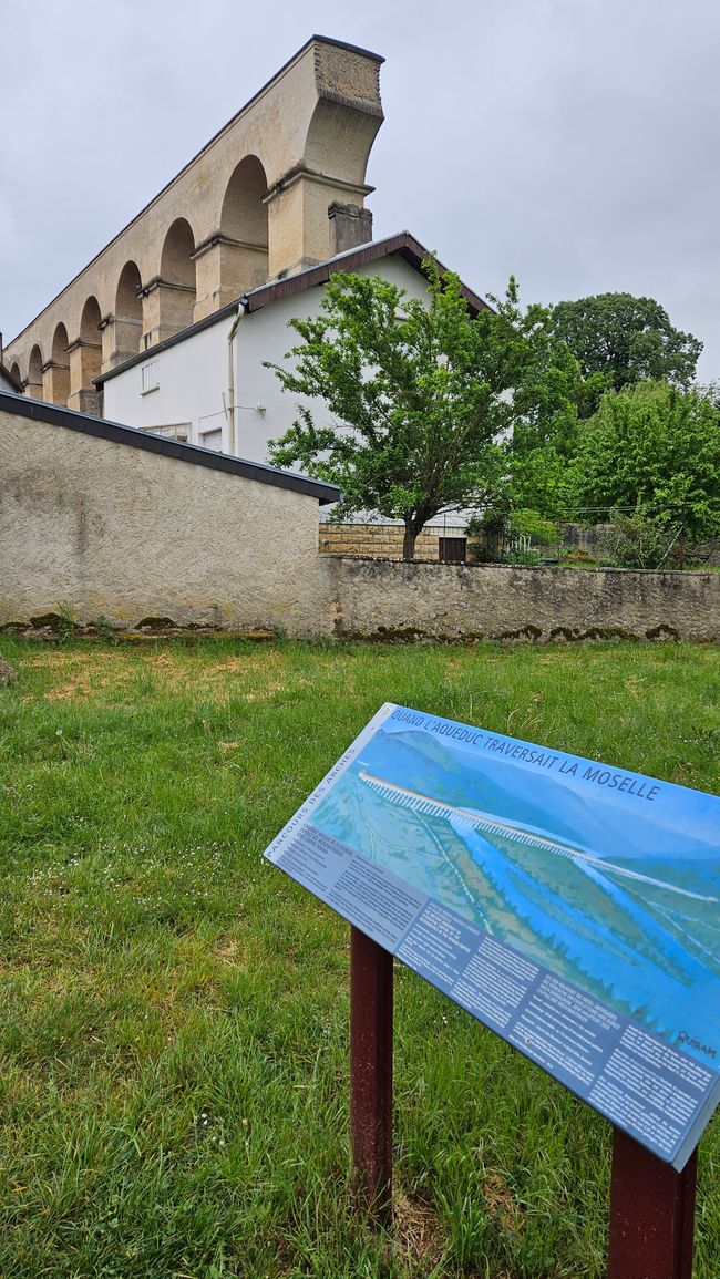 ehemaliger römische Aquädukt über das Moseltal bei Jouy-aux-Arches 