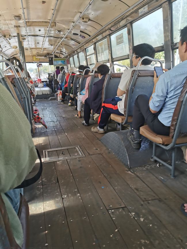 ... 就在那，59路 … 地板是（非常）乡村风格的橡木 ...