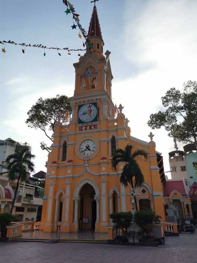 ... voici l'église catholique...