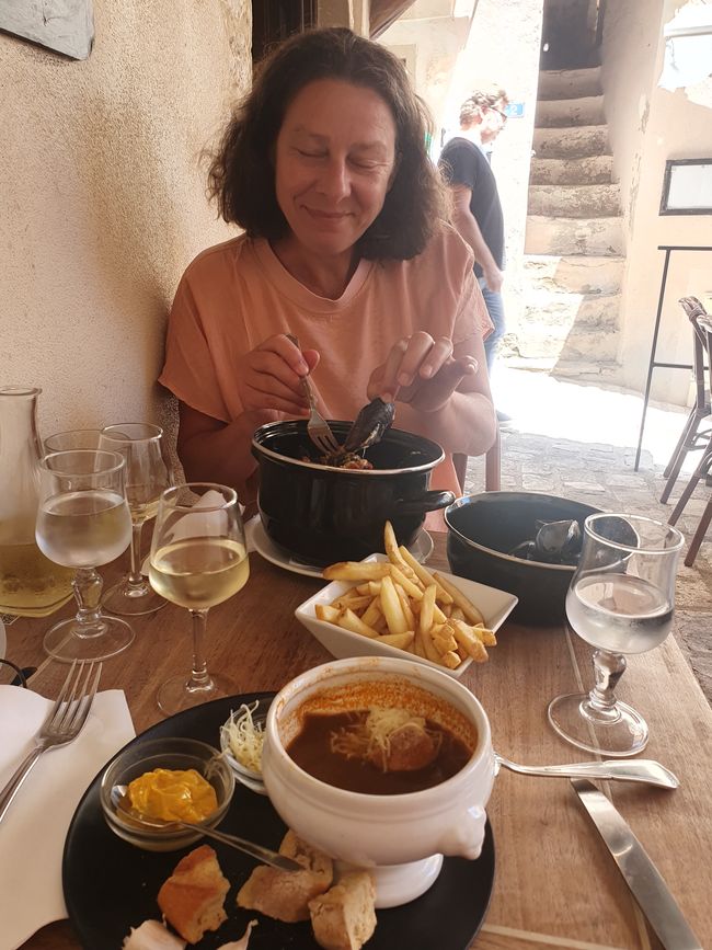 Mittagessen - Fischsuppe, Moules Frîtes