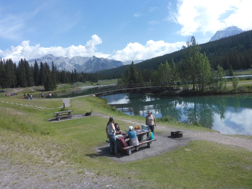Beaucoup de cyclistes sur le chemin de Canmore 