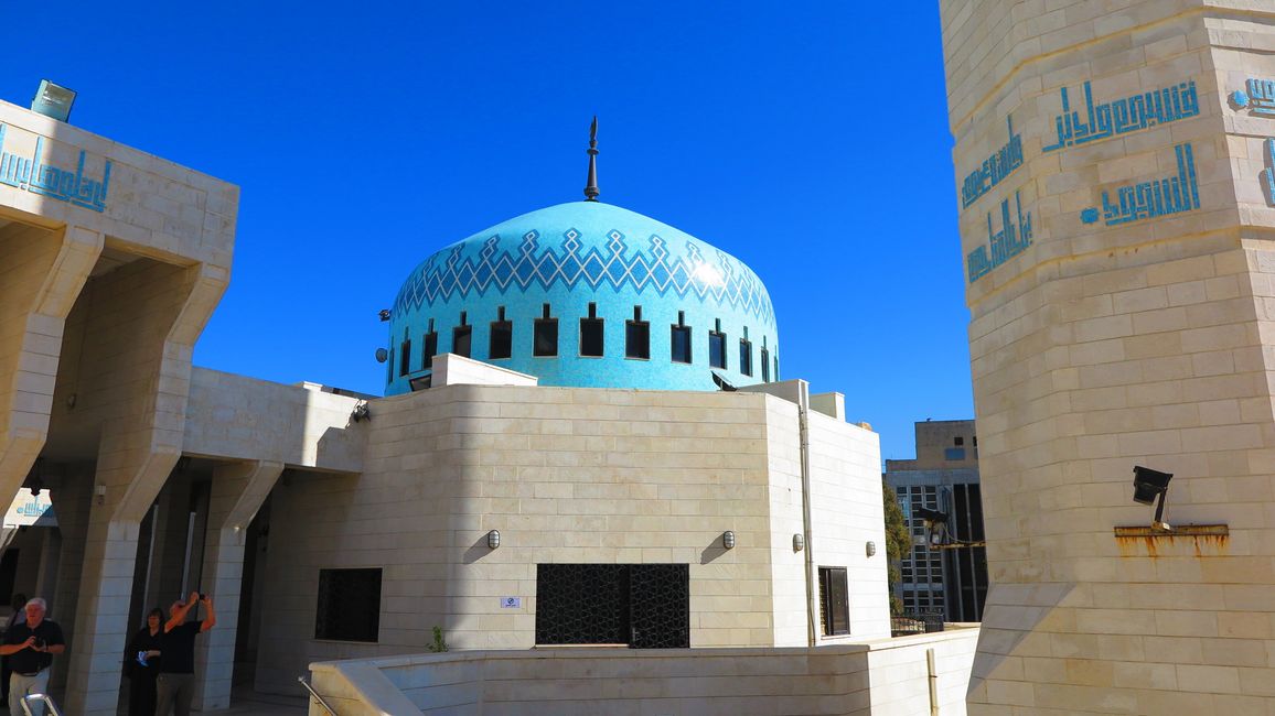 Iglesia ortodoxa griega justo al lado de la Mezquita Abdullah, también para representar la interreligiosidad.