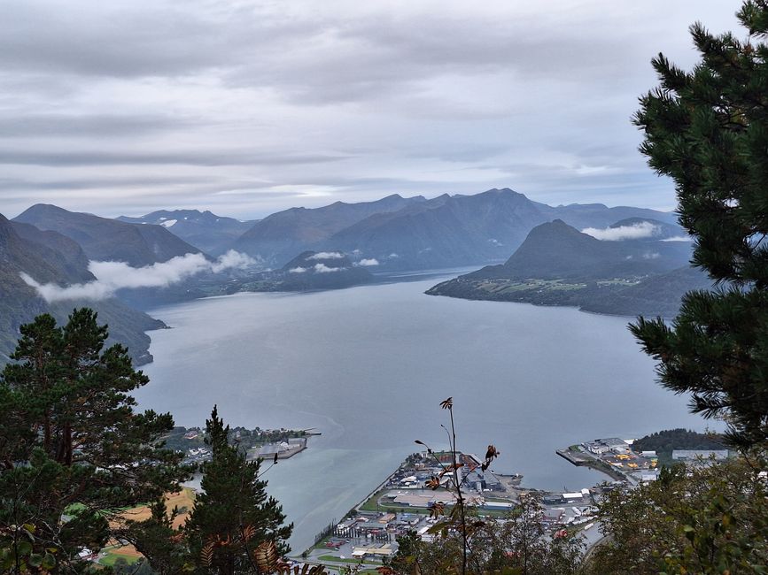Blick auf den Romsdalenfjord von der Rampestreken