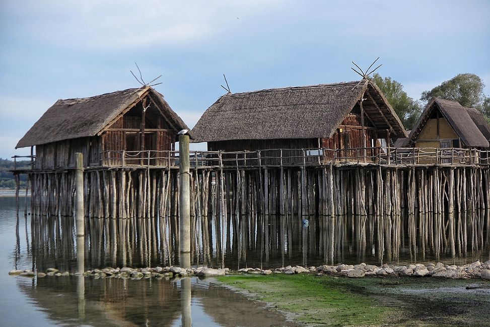 historische Pfahlbauten