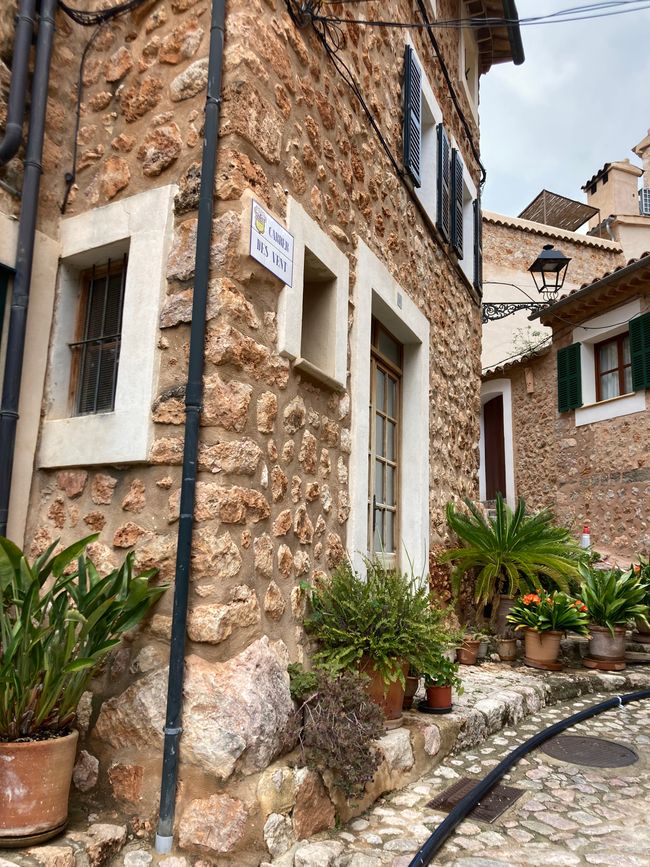 Fornalutx… heißt übersetzt, bestimmt- „steile Treppen“