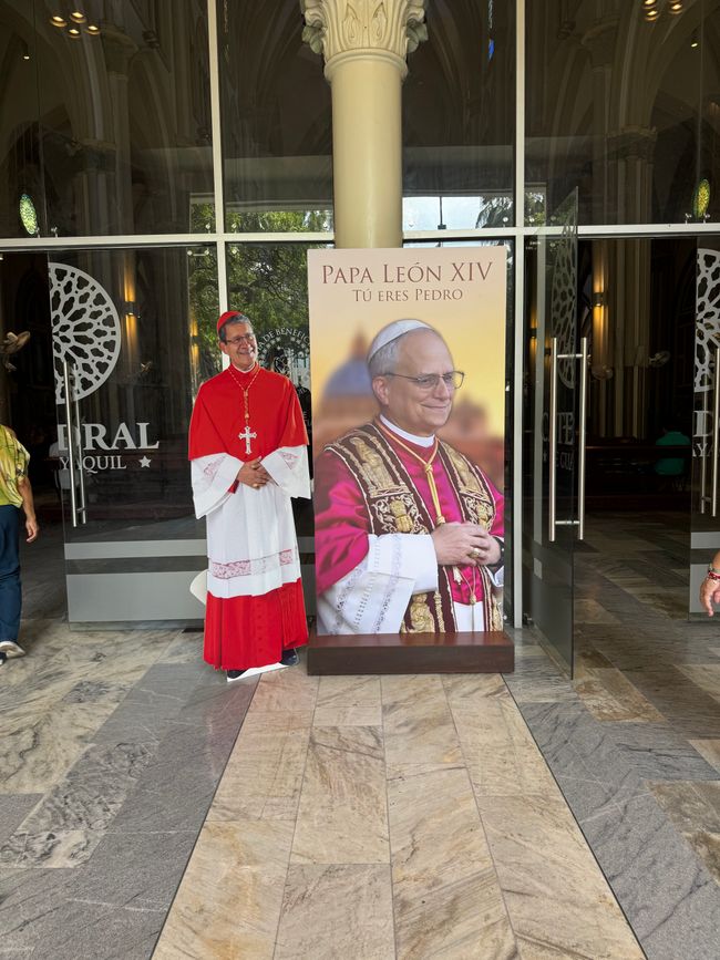 Hier war Thema Nr. 1 der neu ernannte Papst, der dank seiner vielen Jahre in Peru hier als einer von ihnen (den Südamerikanern) angesehen wird.