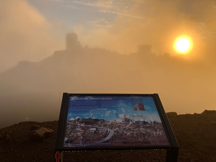 D14 - Kama’ole beach and Haleakala crater sunset 