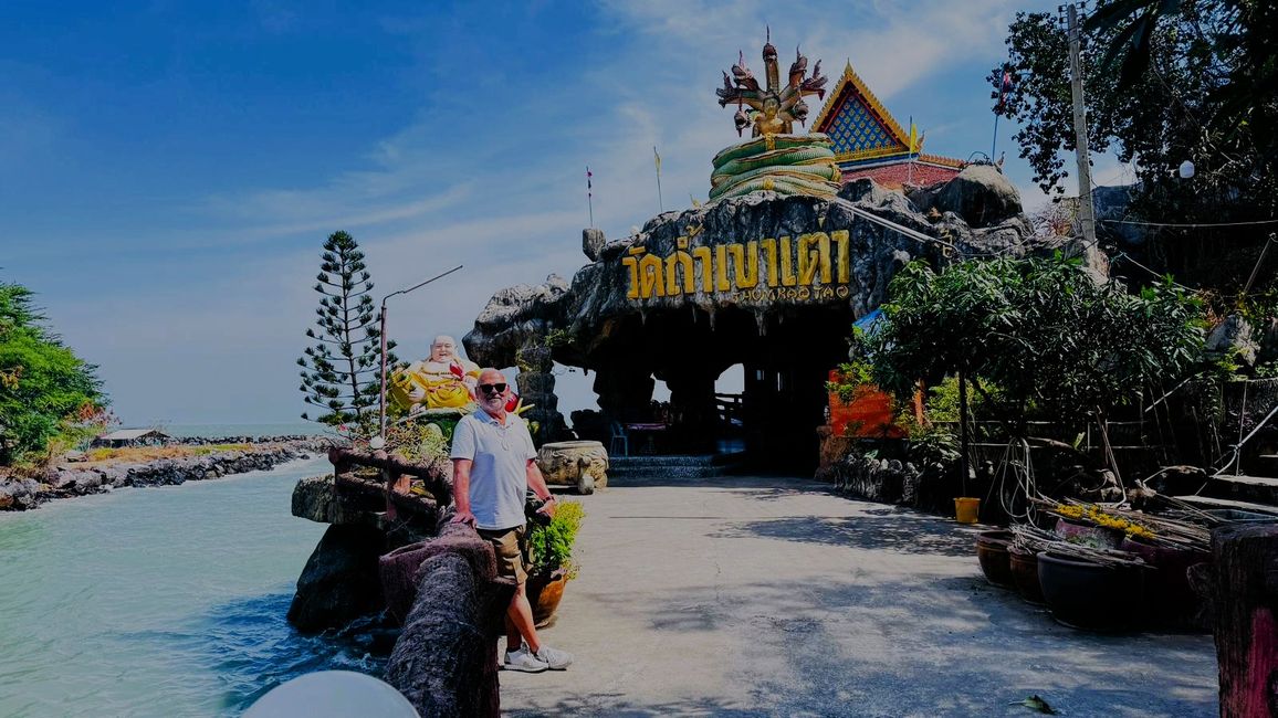 Wat Tham Khao Tao
