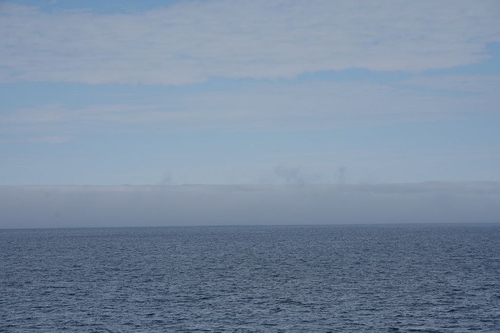 Tag 13: Wolkenwalzen über Værøy & die Rückkehr aufs Festland