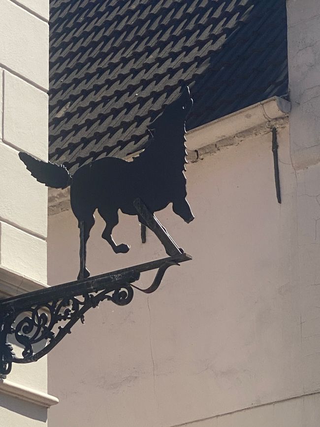 - mit dem Namen WOLF.